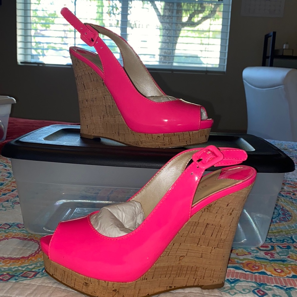 LIKE NEW!! Nine West Hot Pink Wedge Heel